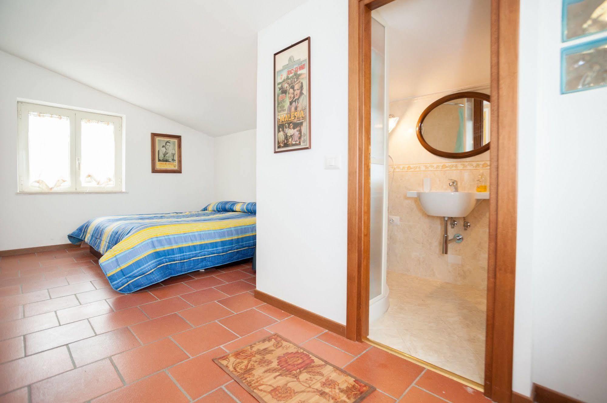 La Finestra Sul Lago Bed & Breakfast Ronciglione  Exterior photo